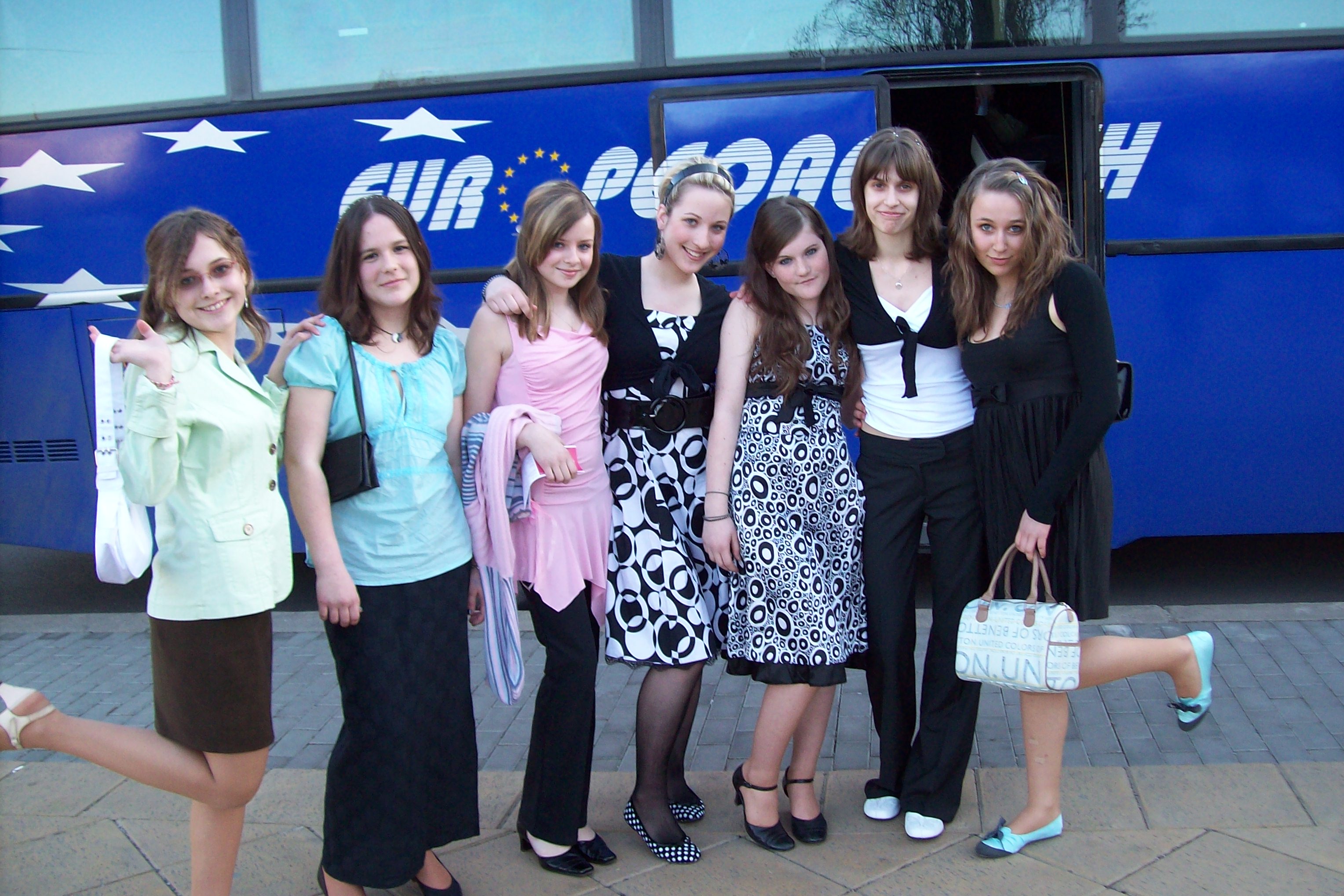 holky bus.jpg